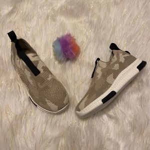 Boys Steve Madden Knit Camouflage Sneaker Size 3